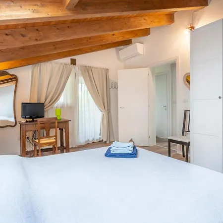 Guesthost - Casa Di Dino Udine Terenzano Apartman *